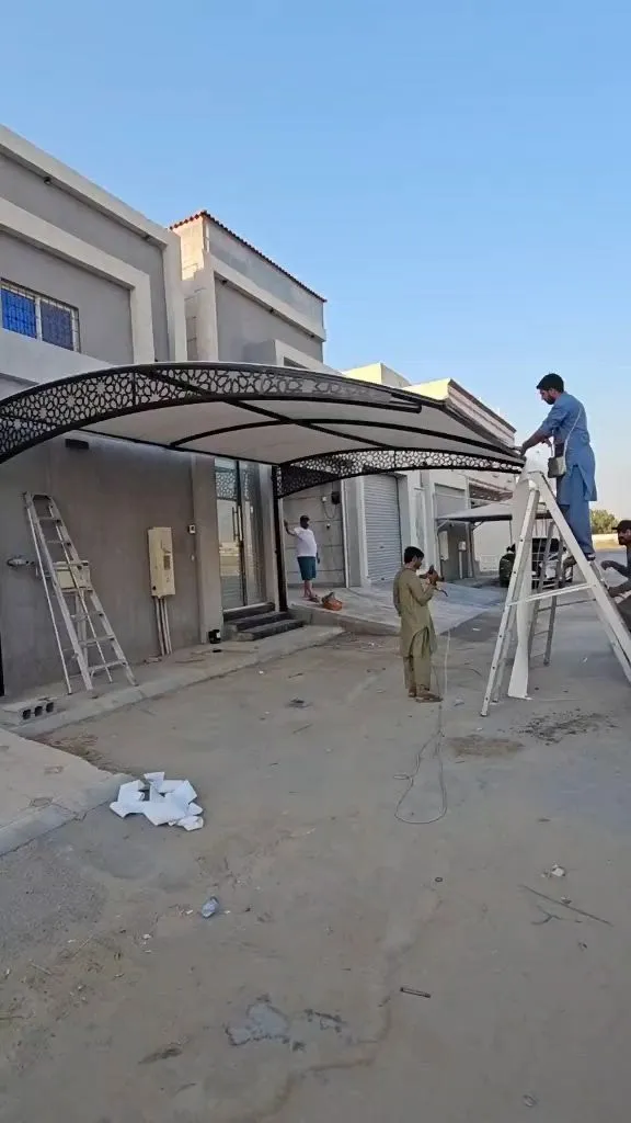 مظلات سيارات في عزيزيت الخبر