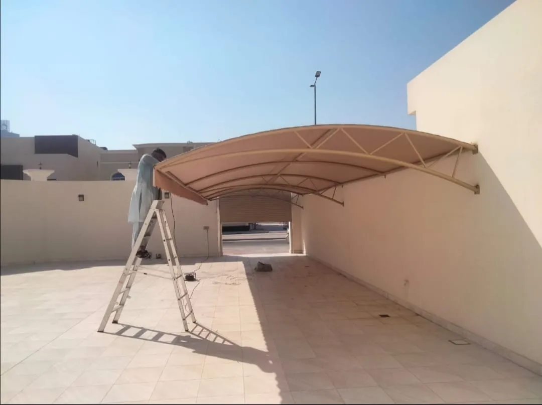 تركيب مظلات سيارات في حي الدوحة 