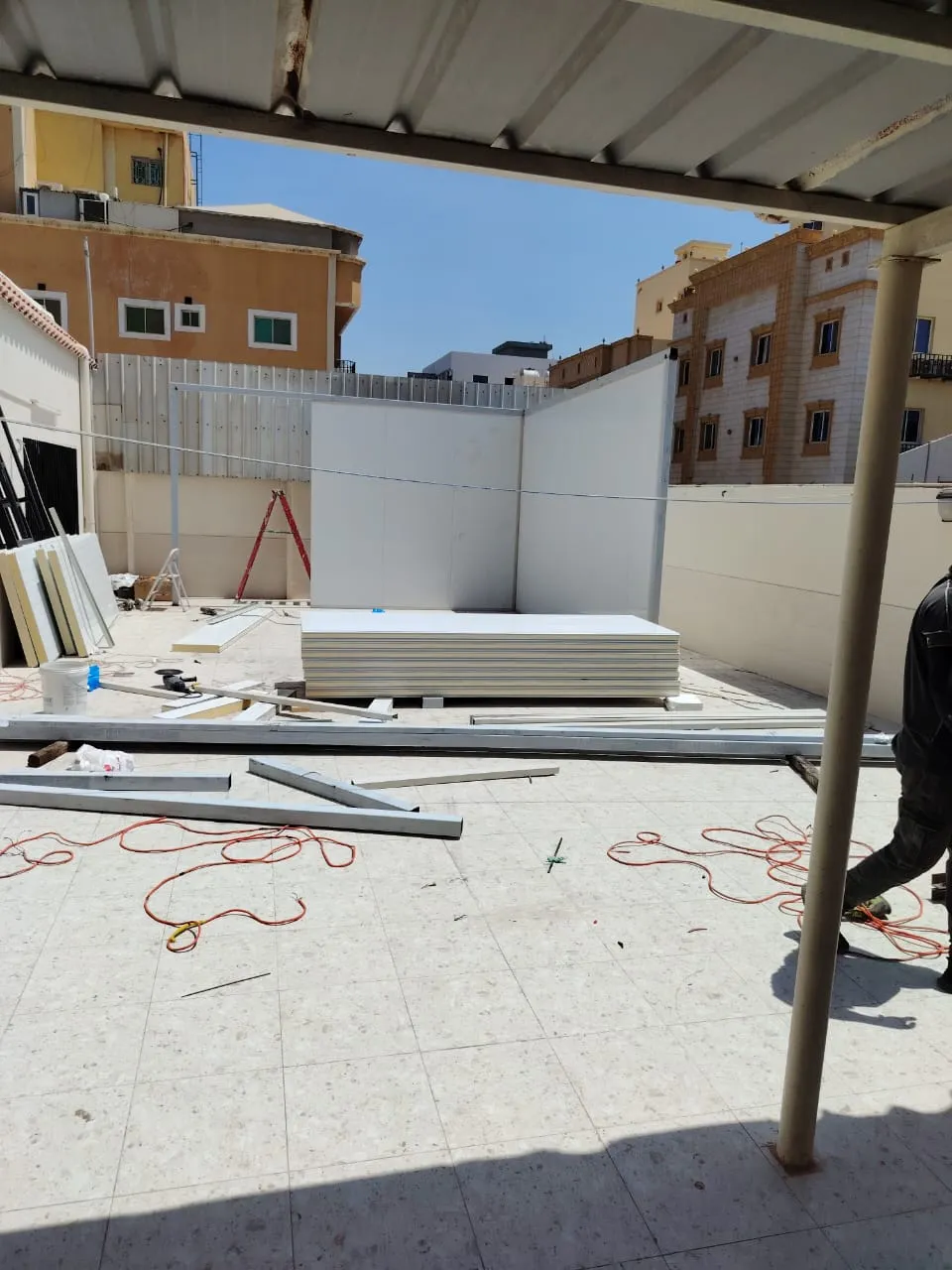 مقاول متخصص وموثوق في بناء ملاحق ساندوتش بانل بالقطيف