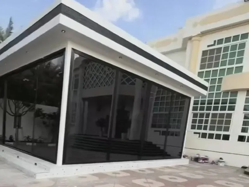 مجالس زجاجية فاخرة وعملية تدوم لسنوات في الخبر 
