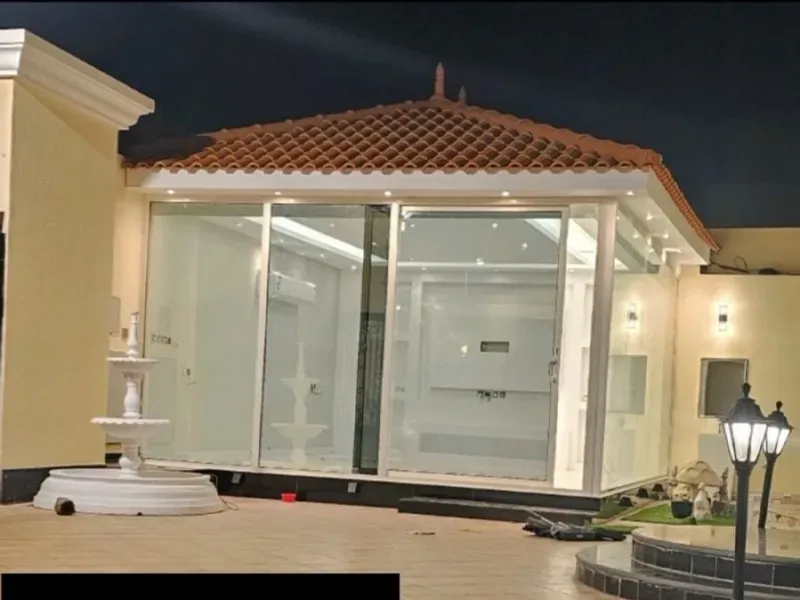 مجالس زجاجية فاخرة وعملية تدوم لسنوات في الخبر 